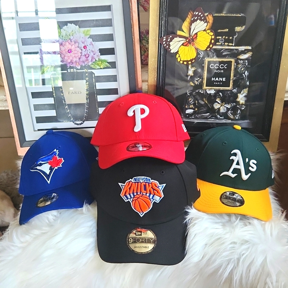 TEAM CAPS YOUTH ADJUSTABLE CAPS NWT..KNICKS